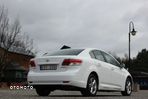 Toyota Avensis 2.0 Premium - 8