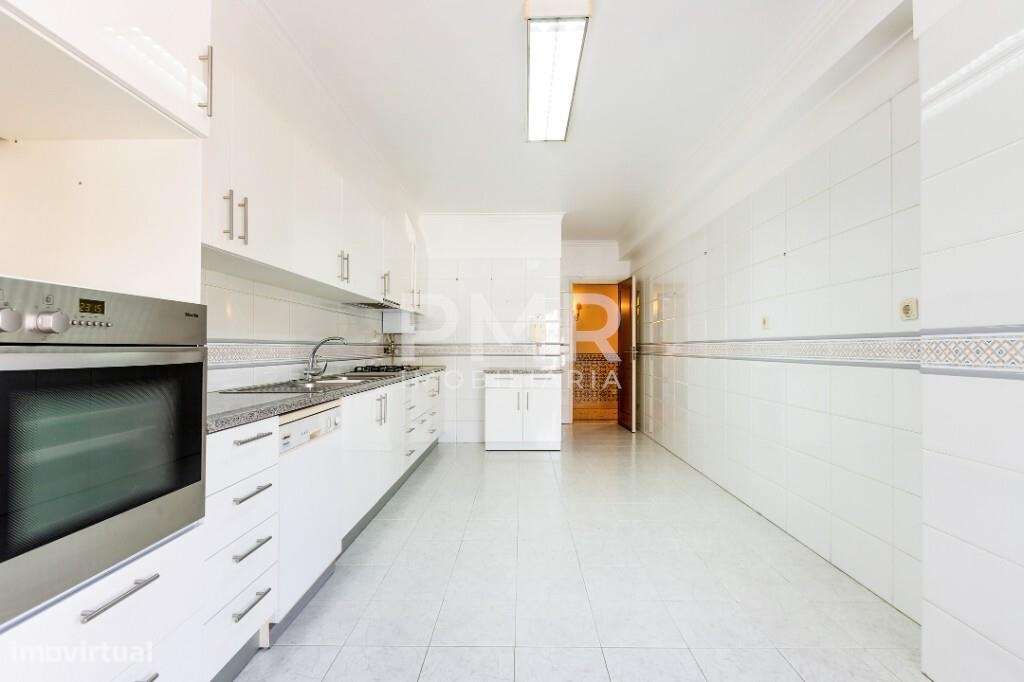Apartamento T4 no Lumiar-11
