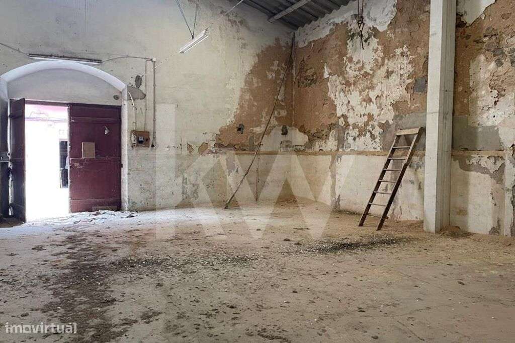 Ótimo Investimento no Centro Histórico de Peniche - De armazéns a habi - Grande imagem: 2/17