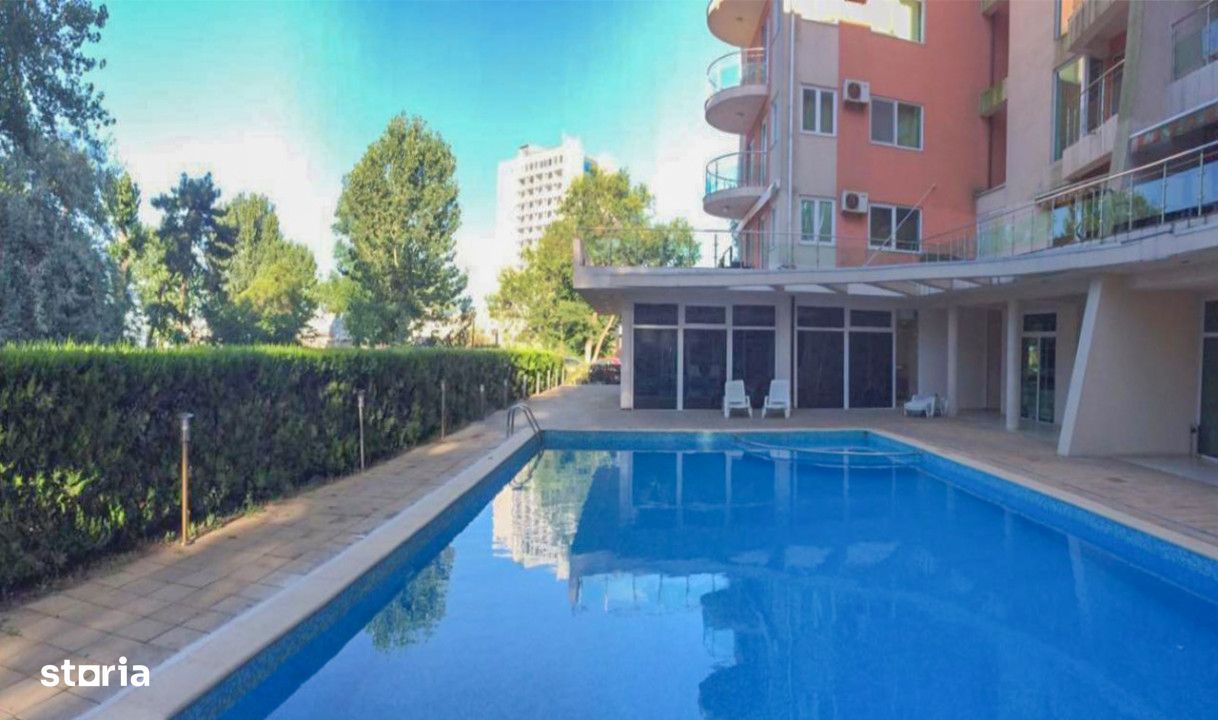 Apartament cu 3 camere la intrare in Mamaia in bloc cu piscina privata