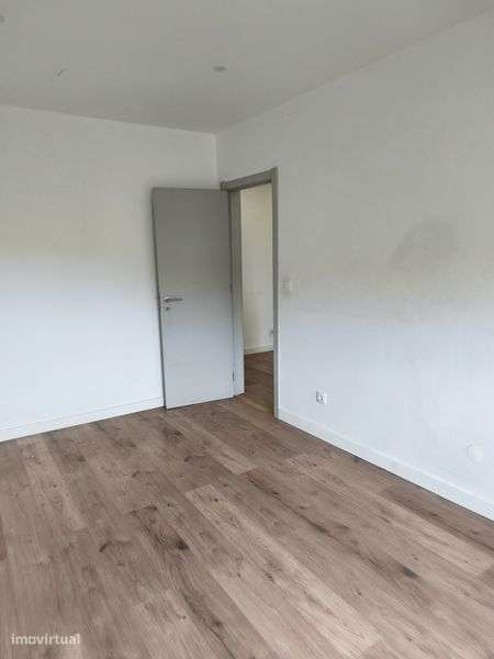 T2 Av. Pedro Álvares Cabral, junto à Vila chã - Grande imagem: 4/12