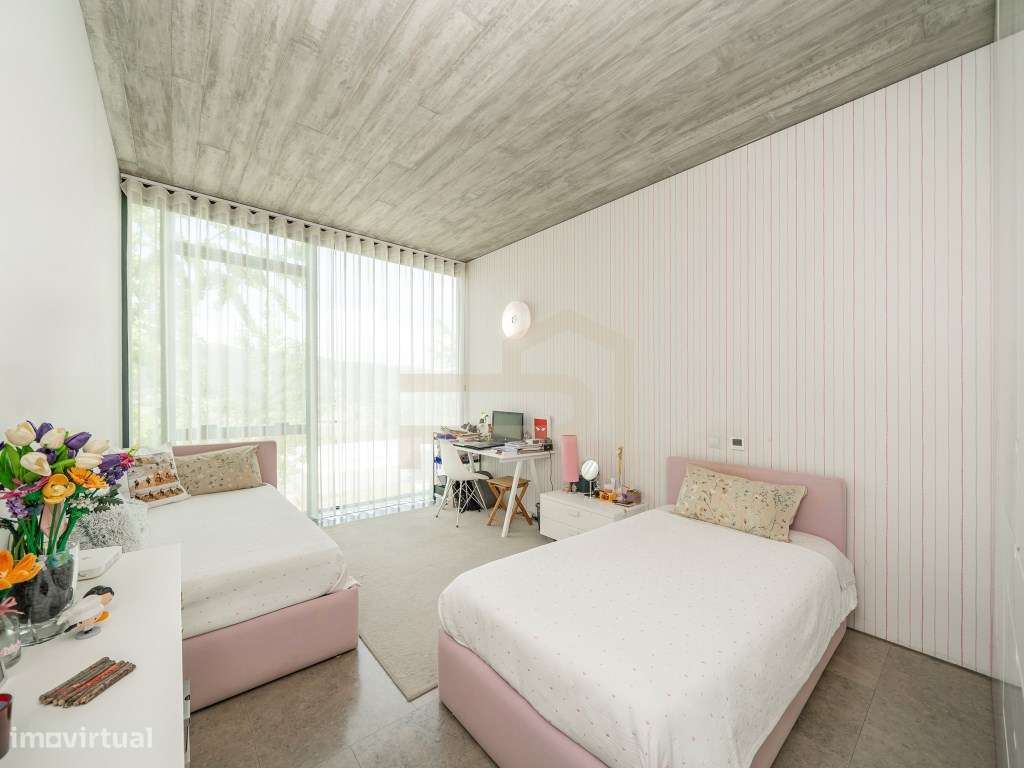 Exclusiva Moradia de Luxo com Design Contemporâneo-52