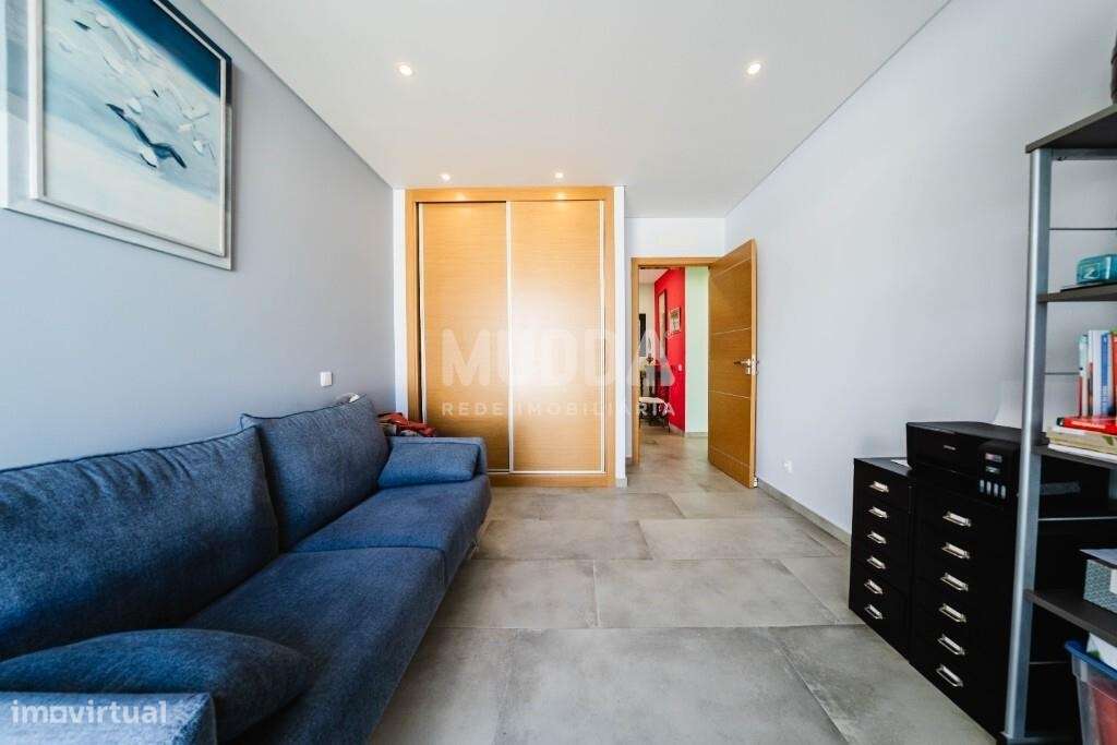 Moradia T3 Premium com Piscina, Jacuzzi e Design Contemporâneo na Foz-21