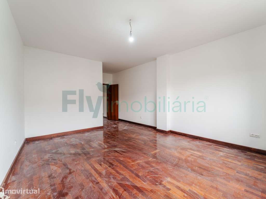 Excelente Apartamento T4 com Suite e Lugar de Garagem para 2 Carros-47