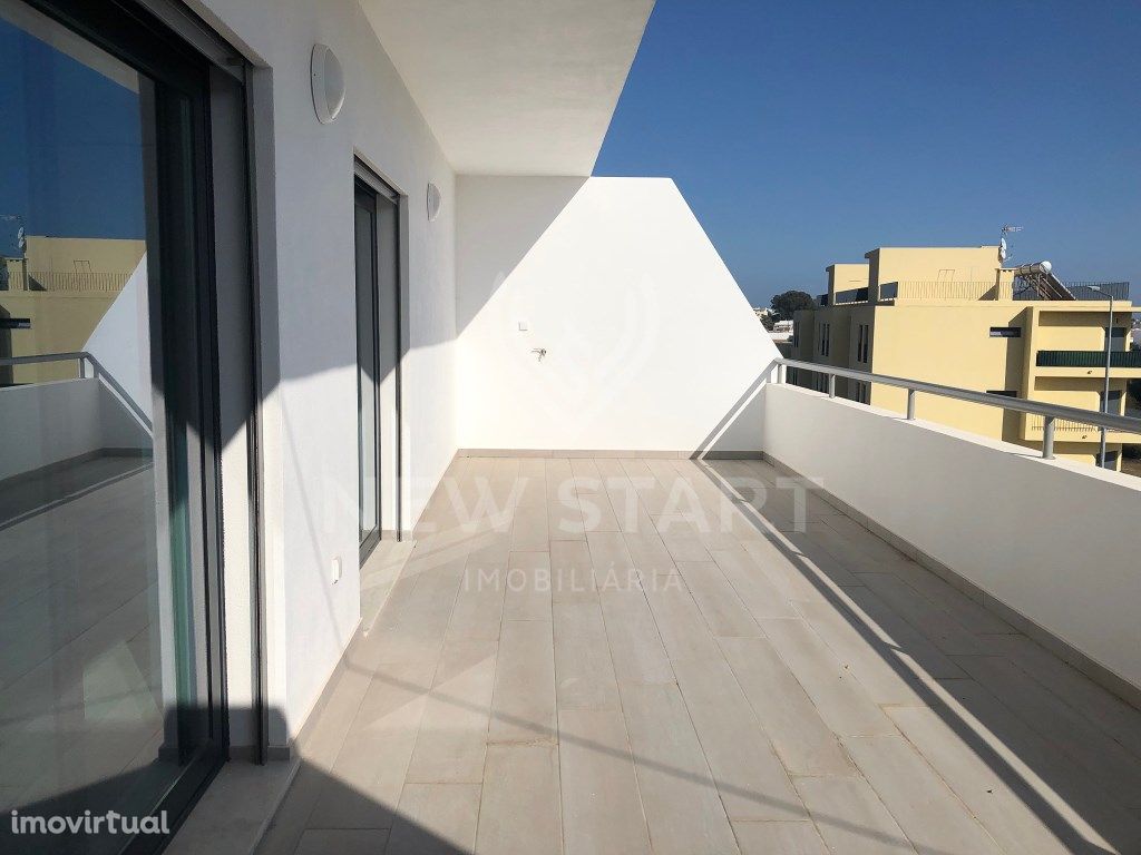 Apartamento T2 novo, terraço e garagem Box Olhão