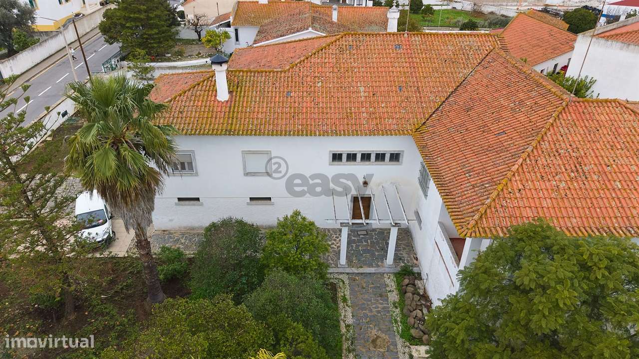 Moradia Senhorial com 16 divisões com Arrumos e Jardim, centro-23