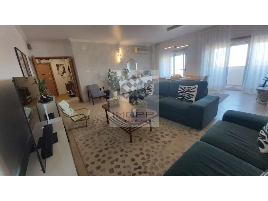 Fabuloso T4 na Radial em Odivelas com estacionamento!-32