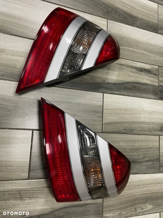 lampa  tył prawa lub lewa mercedes Benz S W221 - 1