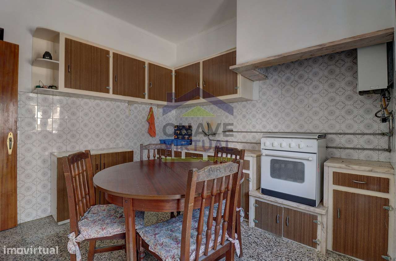 Moradia V3 com garagem e anexo  – Concelho Torres Vedras-13