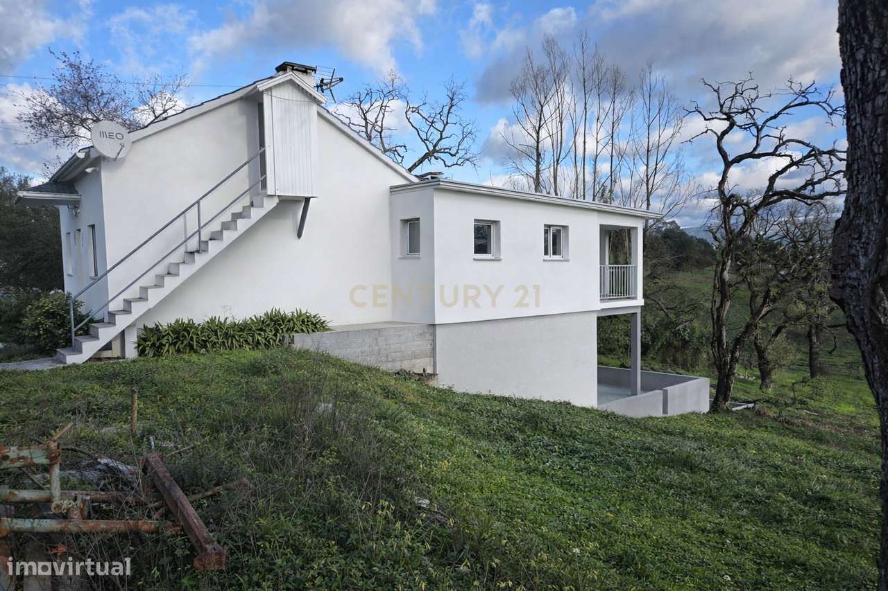 Moradia com Potencial de Ampliação para T4 em Lapa – Pombal.-16