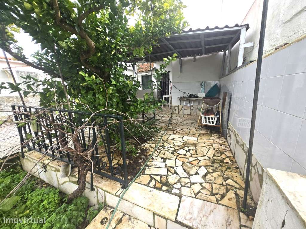 Moradia T2 de Dois Pisos com Quintal - Excelente Oportunidade - Grande imagem: 2/16