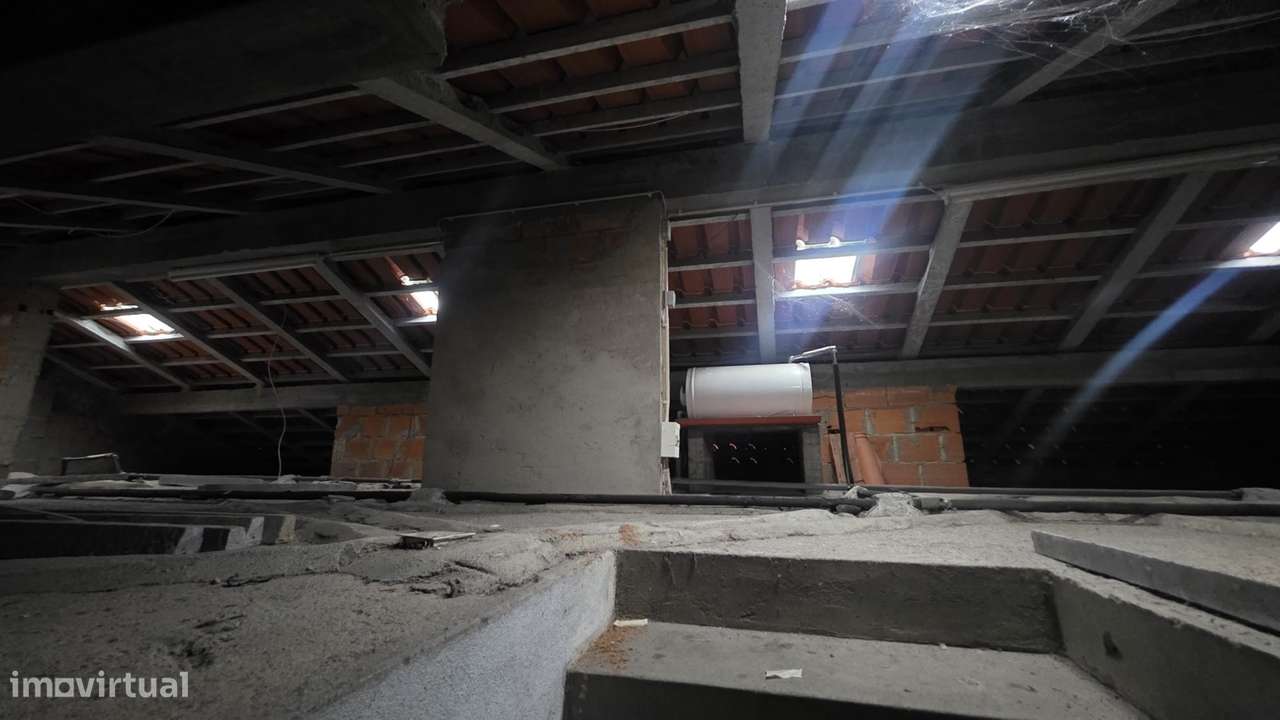 Moradia T3, de 4 frentes, em Arcozelo - Oportunidade Única!-44