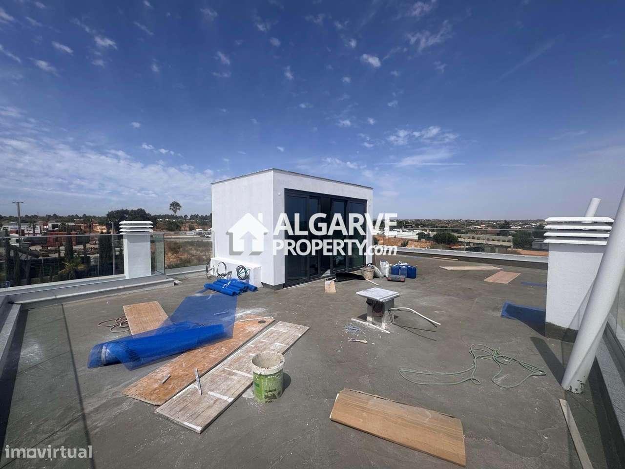 Moradia de Luxo T4 com Piscina e Vista Mar na Guia, Algarve-15