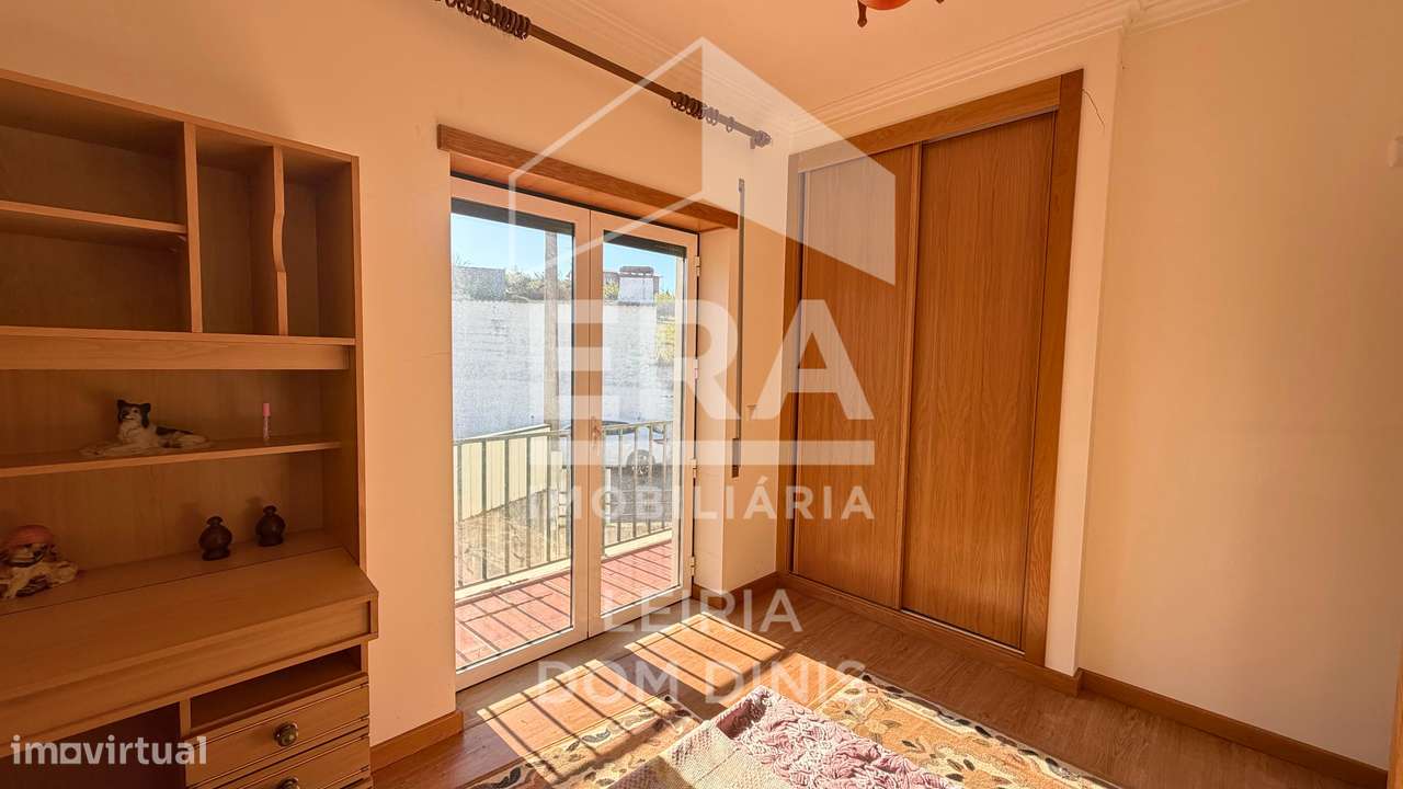 Moradia T4 localizada na zona de Lourais, Leiria-23