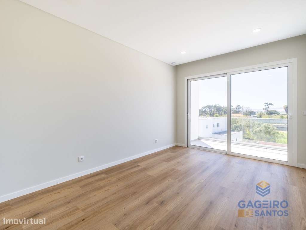 Moradia T4 com piscina, nova e pronta a habitar a 4 km da baía de S...-45