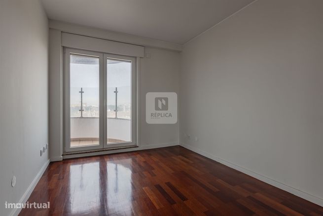 Apartamento T4 com Varanda de 31m2 e vista mar em Matosinhos-23