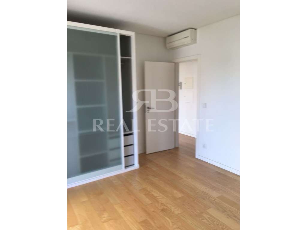 T2 com VARANDA + 1 GARAGEM BOX- AREEIRO - Centro de Lisboa - Grande imagem: 5/16