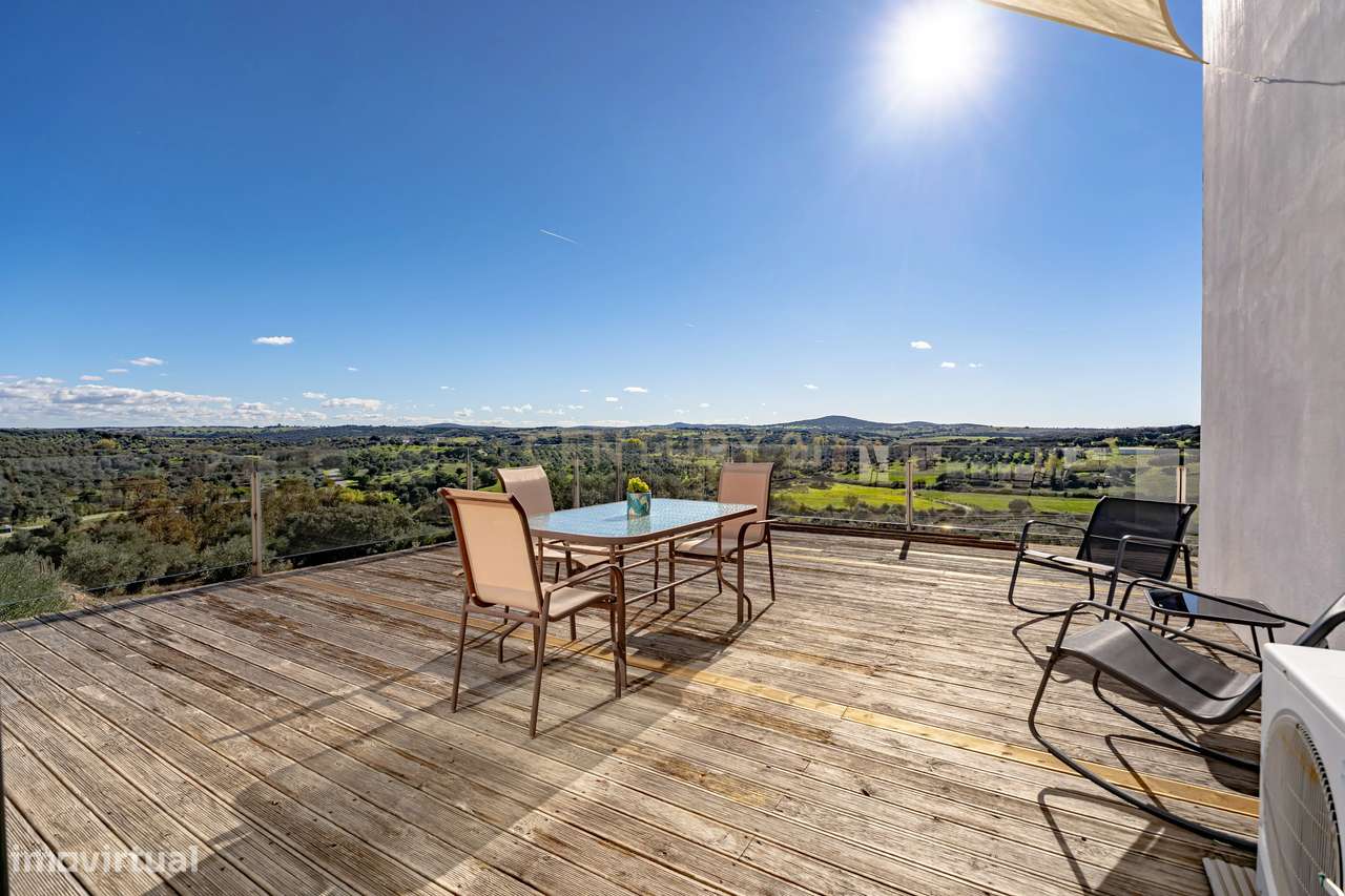 Moradia T5 com Piscina – Um Refúgio de Tranquilidade no Coração do Ale - Grande imagem: 4/6