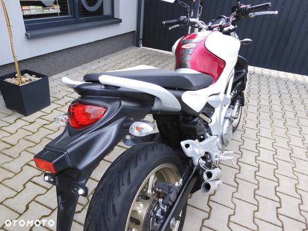 Suzuki Gladius - 12