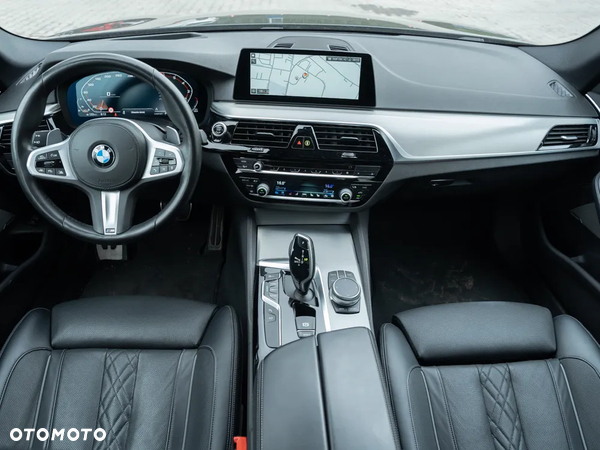 BMW Seria 5 M550i xDrive - 5