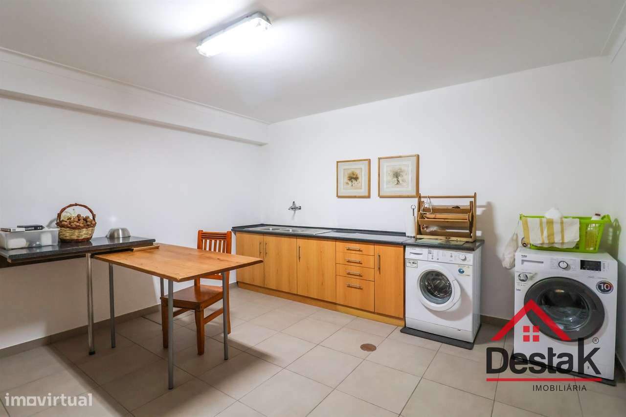 Fantástica Moradia isolada V4 em Lordosa, Viseu-40