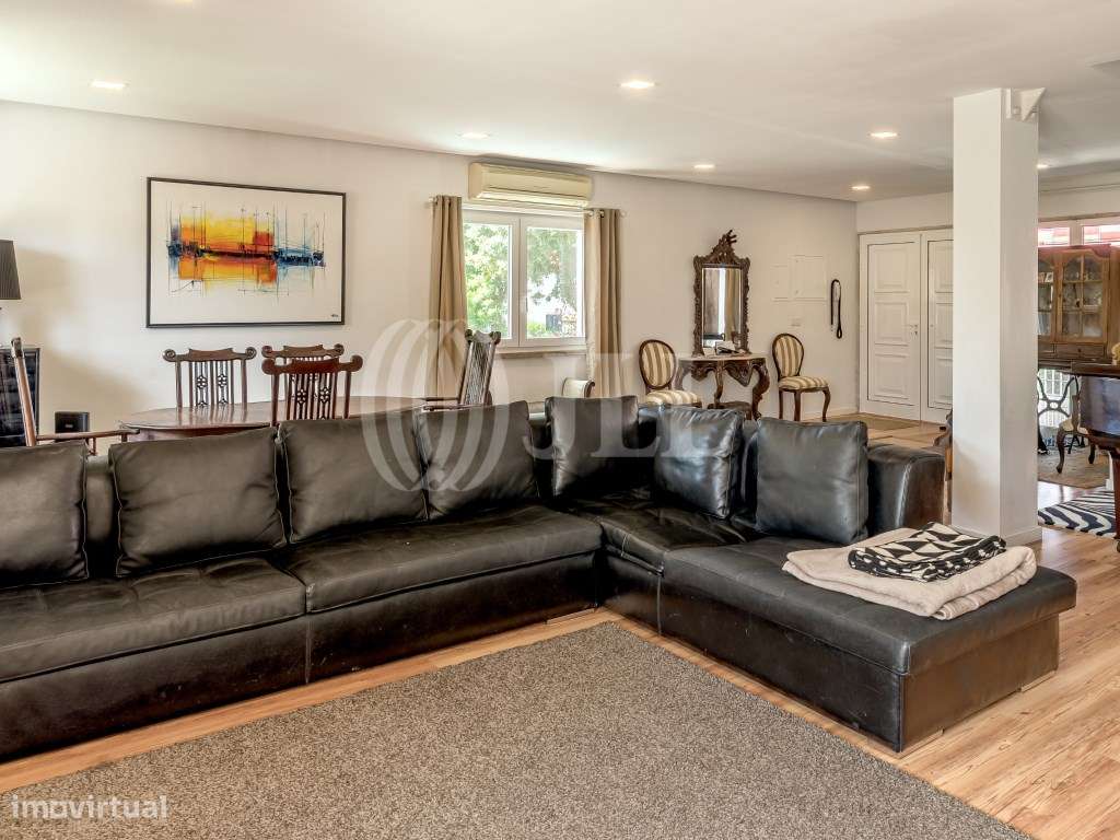 Moradia T4 com garagem e piscina, em Barcarena, Oeiras-5