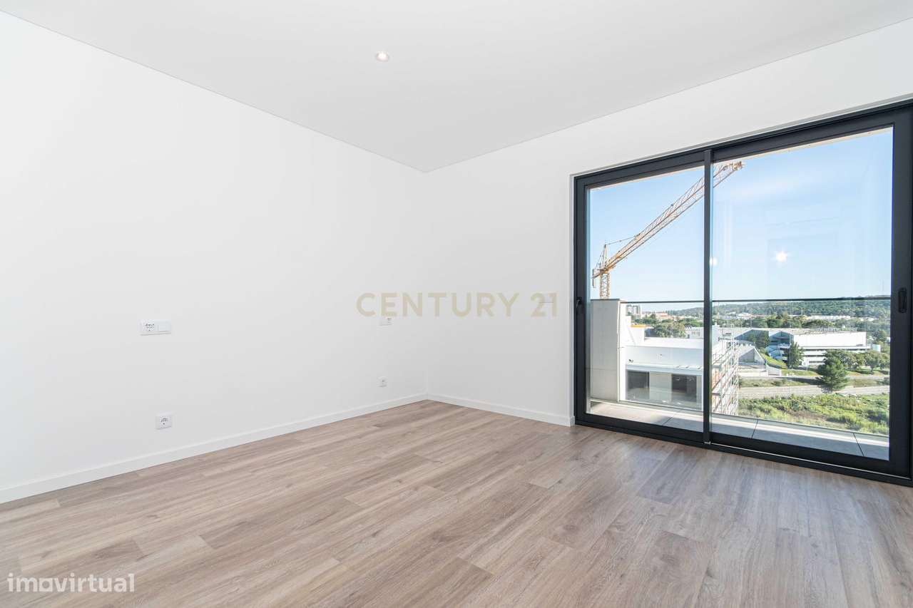 Penthouse T5 de luxo com vista rio – Carnaxide-35