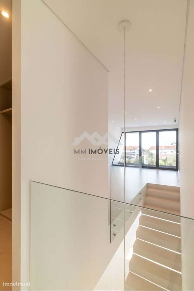 Moradia T3+1 | NOVA | Piscina | Francelos | 4 Frentes | Box | Praia-36