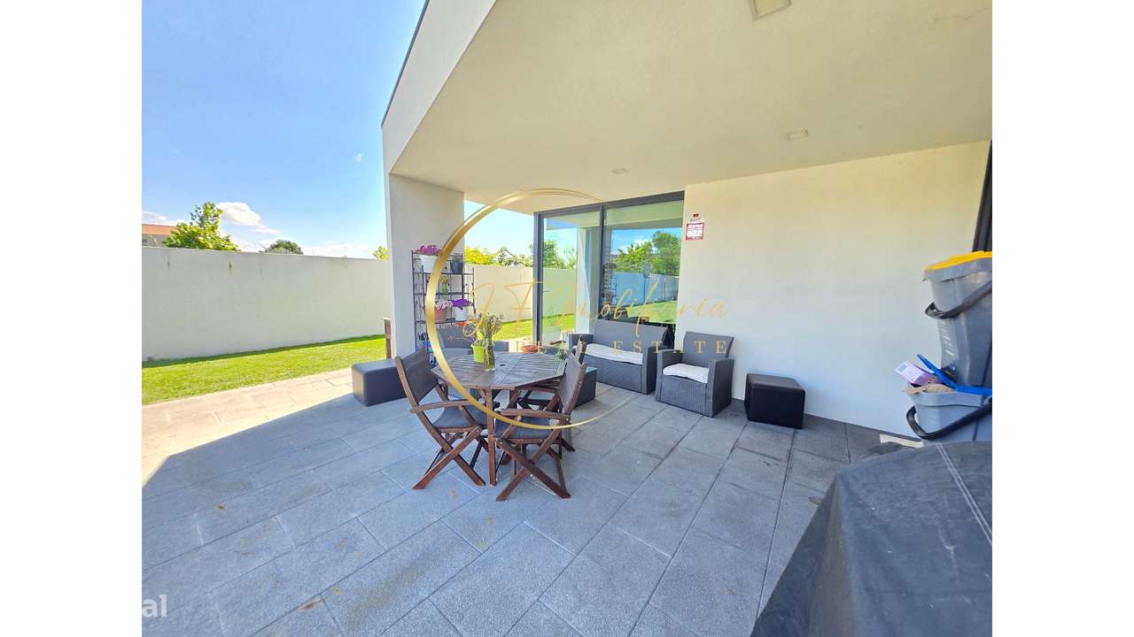 Moradia T4 de Luxo com Jardim-27