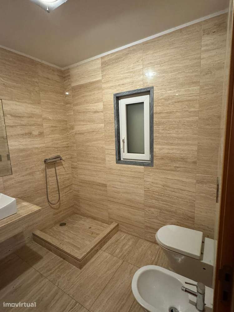 Moradia T5 com piscina, garagem e vista mar em Ericeira-35