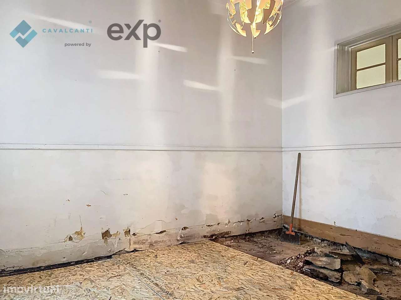 T3 com charme e logradouro Para Remodelar – Lisboa-20