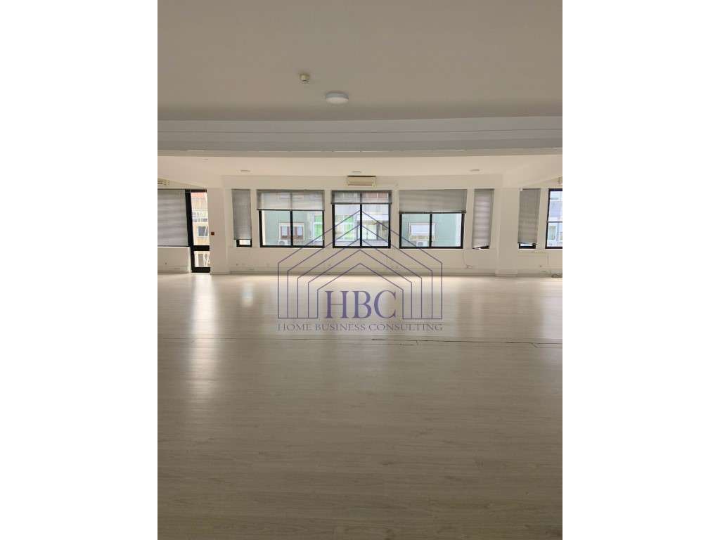 ESPAÇO COMERCIAL / ESCRITÓRIO PARA ARRENDAR - ARROIOS - Grande imagem: 2/27