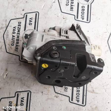 Broasca stanga spate Audi A4 B7 2.0 TDI 140 cp BRE 2007 8E0839015AA - 2