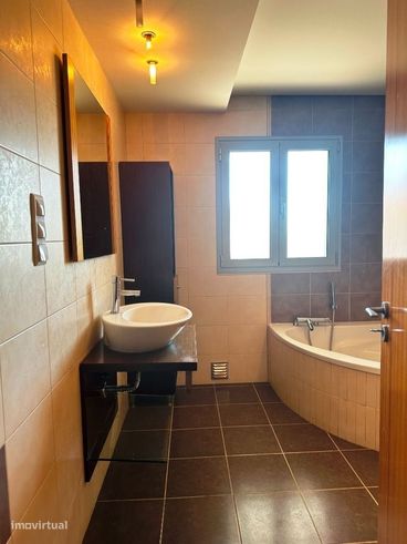 Apart amento T.4 - Eq., cond. c. piscina e p. infantil, Marinha Grand-18
