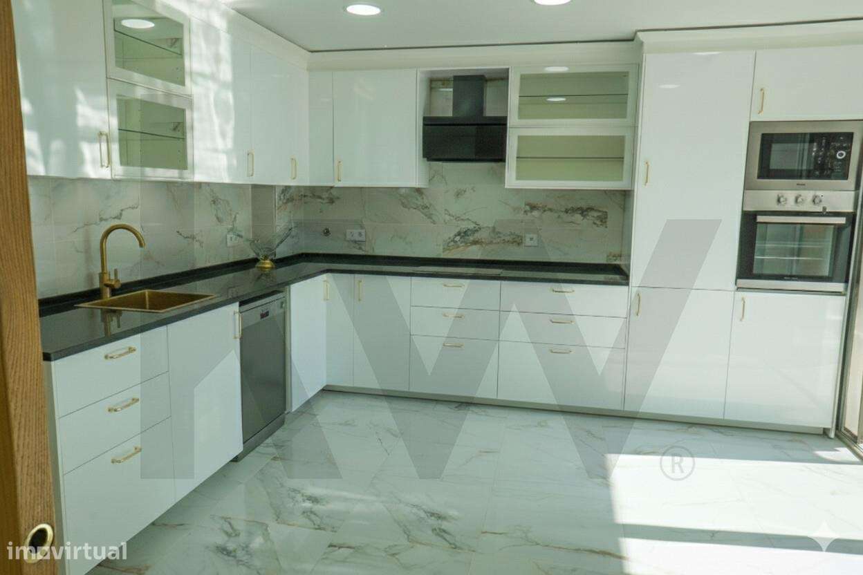 Luxo e exclusividade em Famões com vista sob Lisboa-14