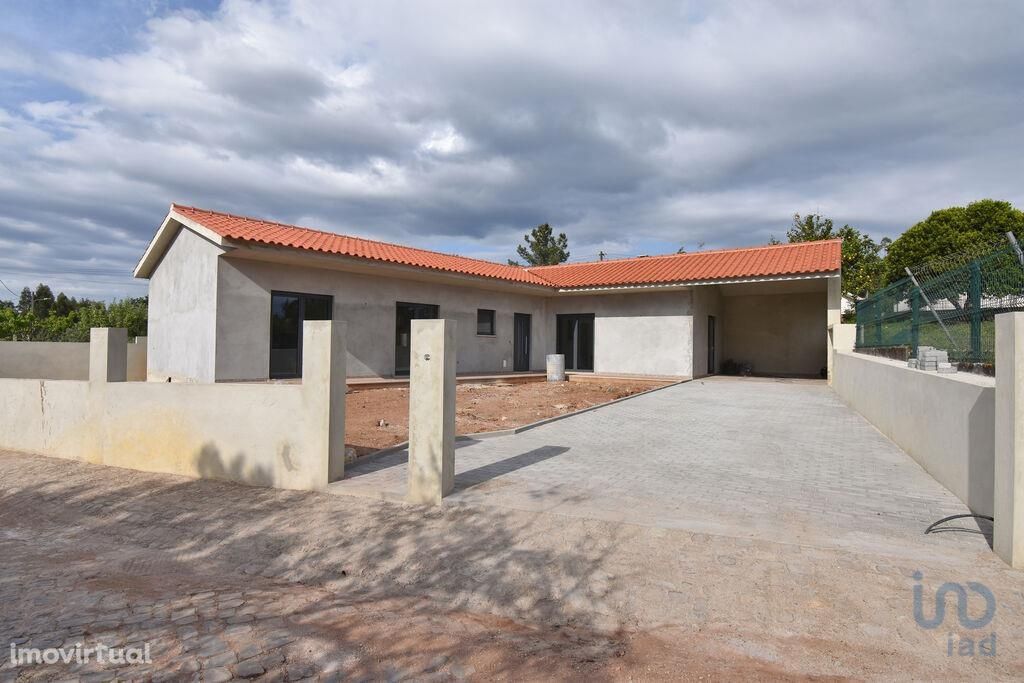 Casa de aldeia T2 em Leiria de 135,00 m2