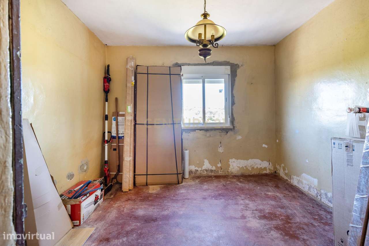 MORADIA T2 EM FASE DE RESTAURO-7