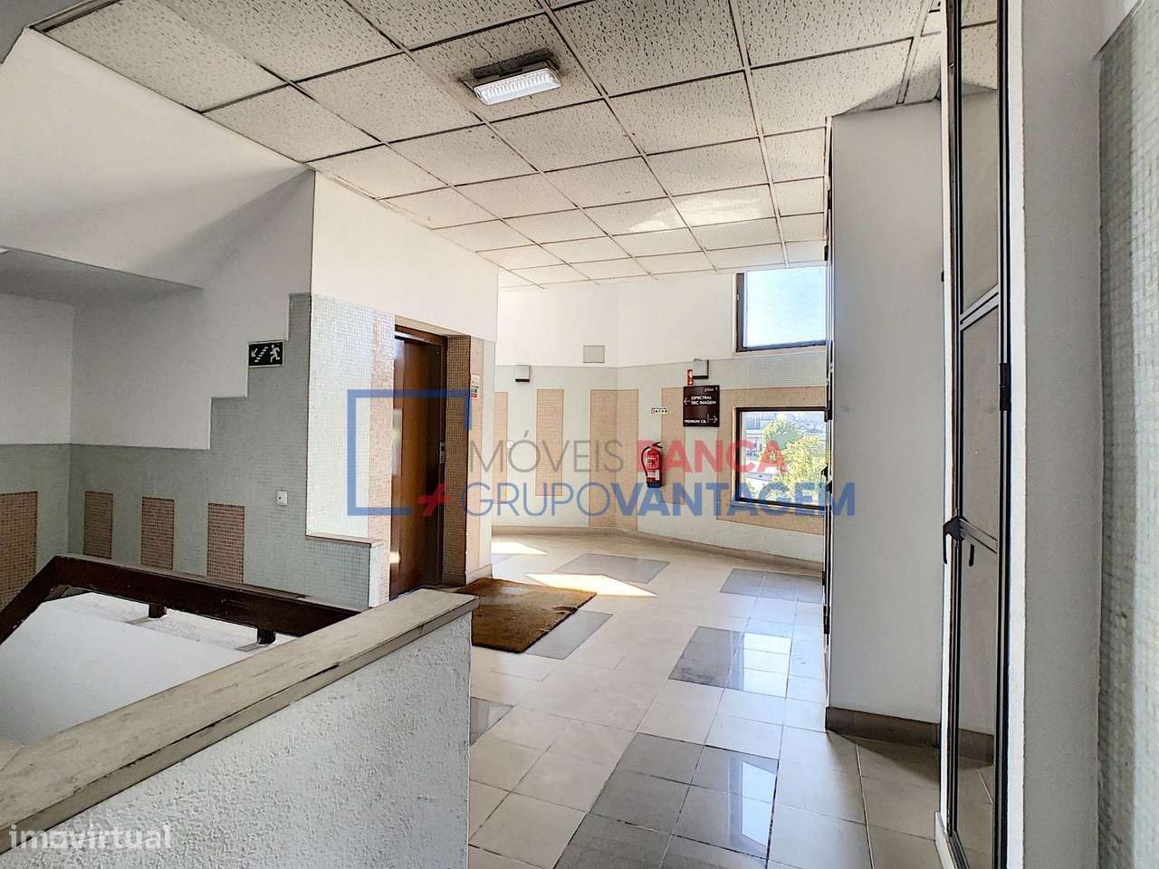 Escritório com 195m2 em Condomínio Fechado com Segurança 24 horas e... - Grande imagem: 4/17