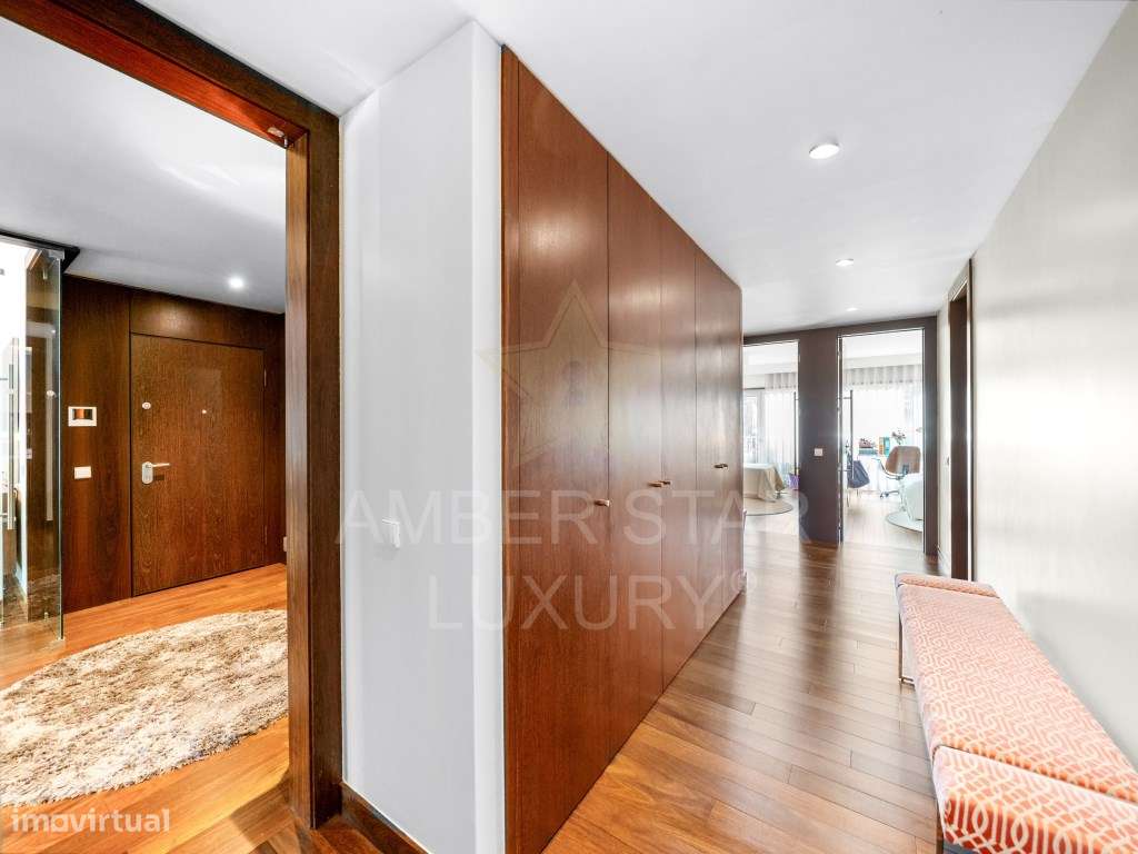 Apartamento T4 como novo, em condomínio de alto padrão-8