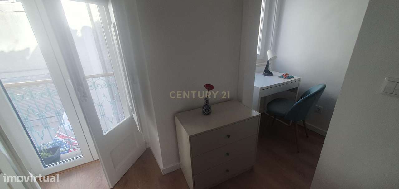Prédio no Bairro Alto Remodelado com 3 Apartamentos e Loja, um Sonho p-15