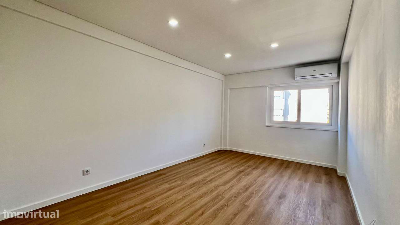 Apartamento T3+1 Duplex | 154 m² | Totalmente Remodelado | Queluz-3