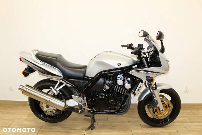 Yamaha FZS - 1