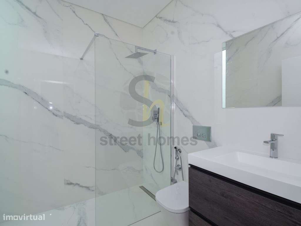 Moradia Nova V4 no Centro da Parede-28