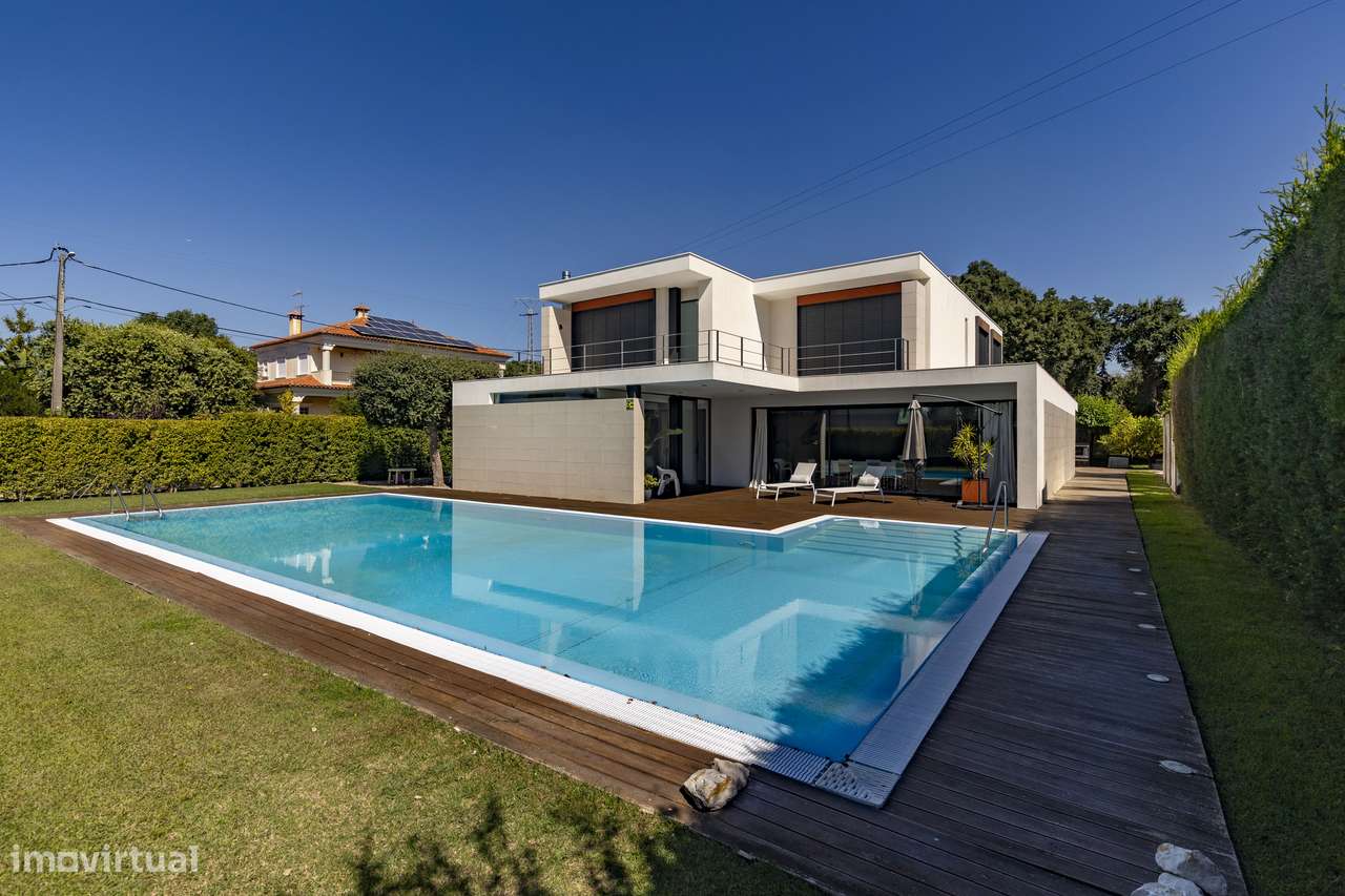 Moradia isolada T6 lote de 1002m2 piscina Sesimbra-4