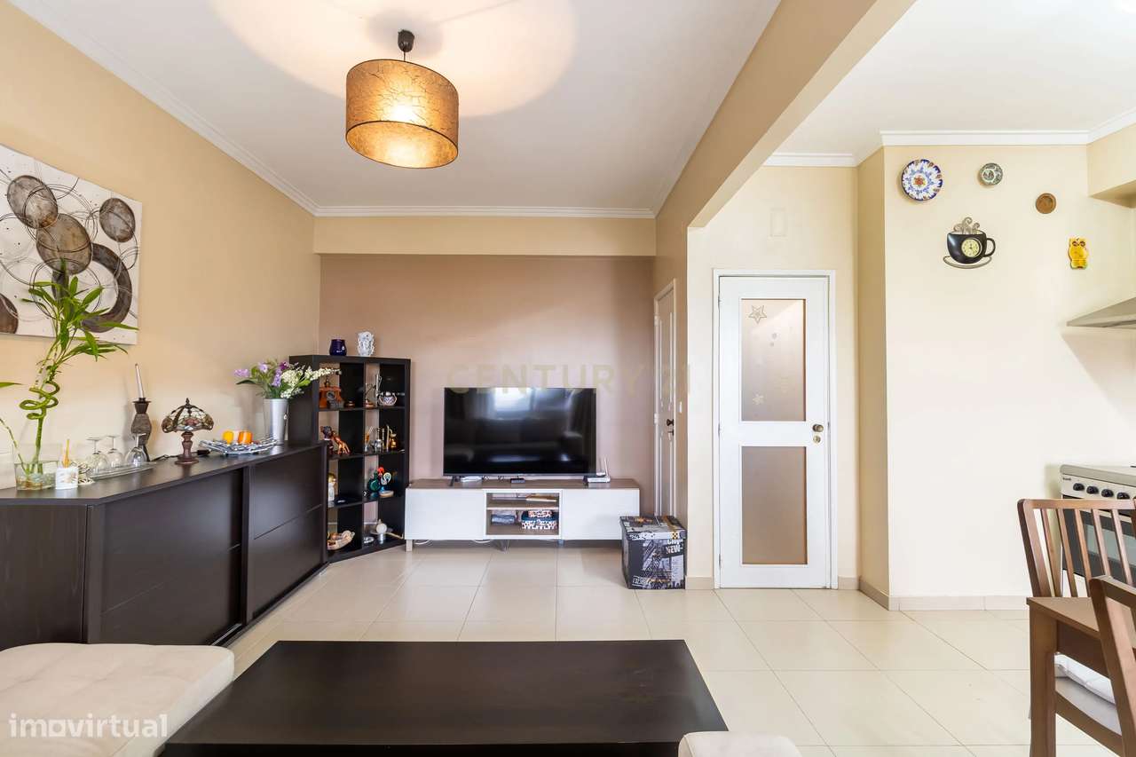 Apartamento T2 com Vista Rio | 2 Varandas / Zona Tranquila e Excelente - Grande imagem: 4/17