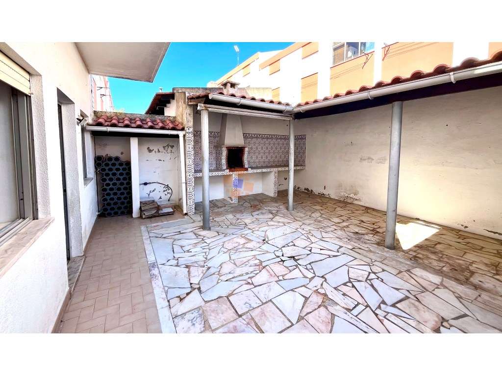 Moradia Geminada T5 em Vale de Milhaços - Corroios-6