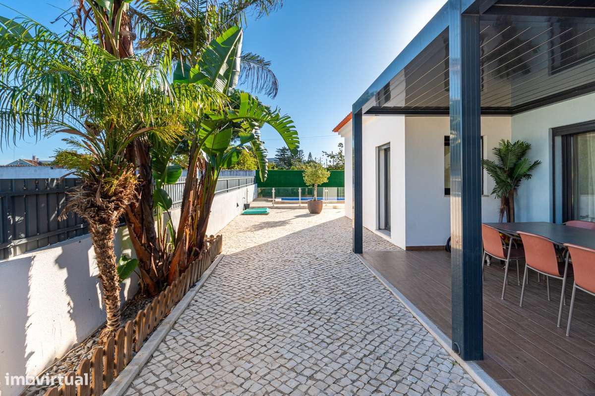 Excelente Moradia térrea Semi nova com piscina na Moita-20