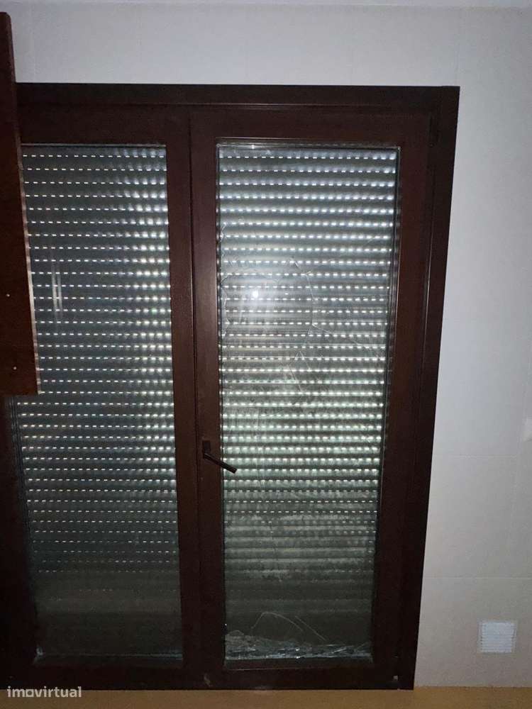 Imóvel de banco :T4 com varanda, garagem em Torres Vedras-28