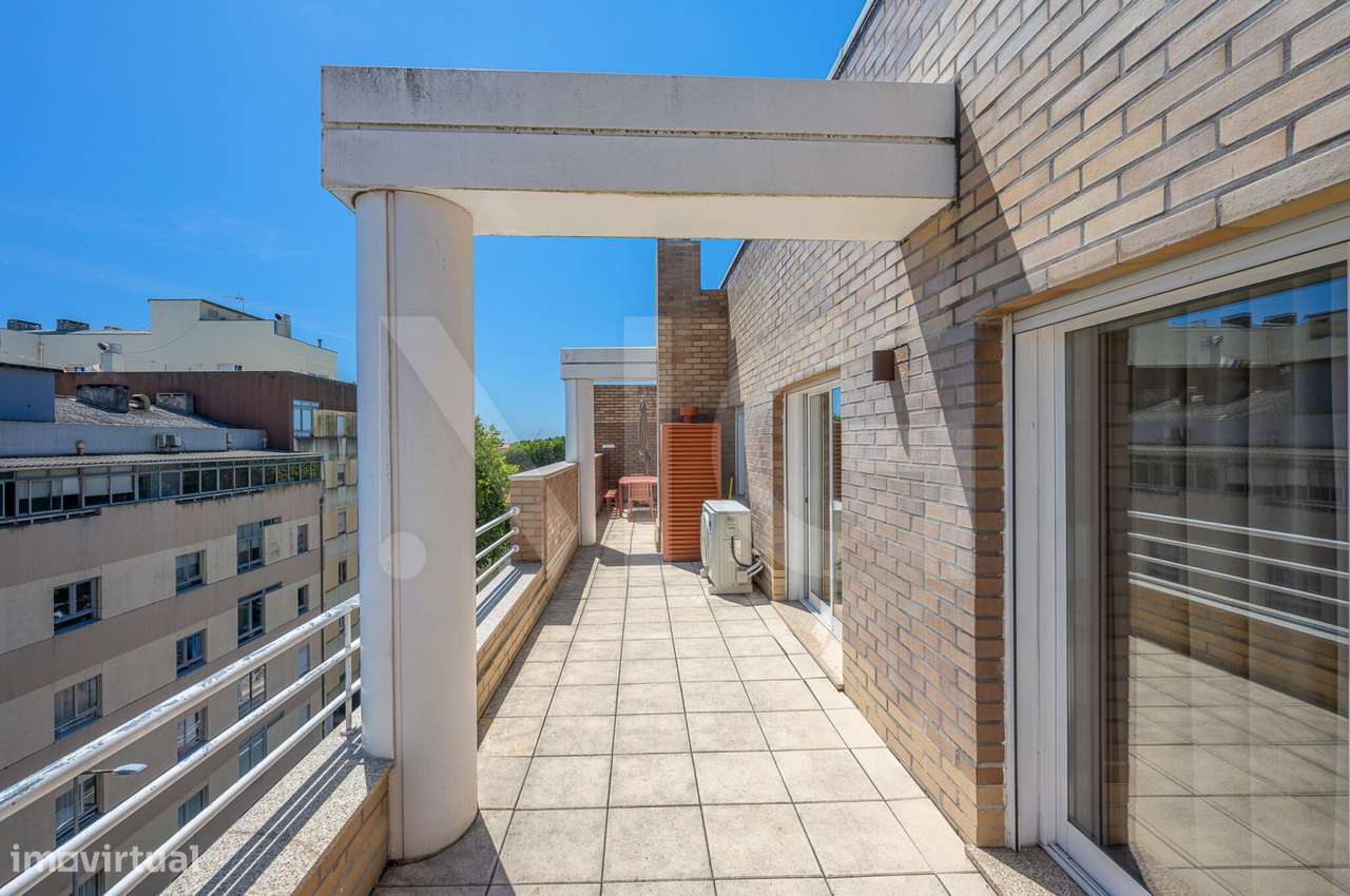 Penthouse T2 Matosinhos em Condomínio fechado com Garagem e Arrumos-16