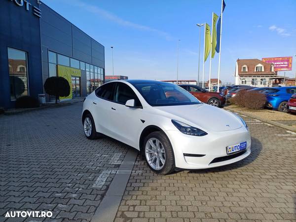 Tesla Model Y Long Range Dual Motor AWD - 2